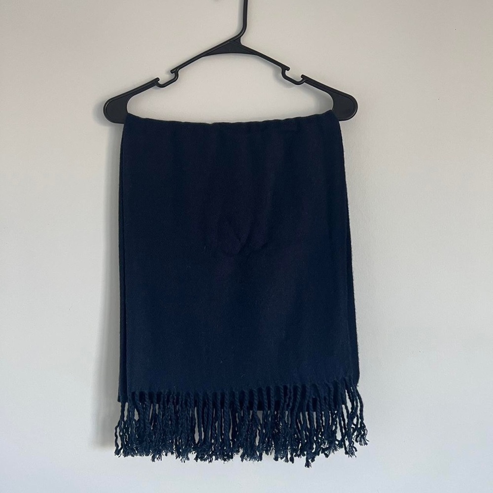 Brandy Melville Navy Scarf